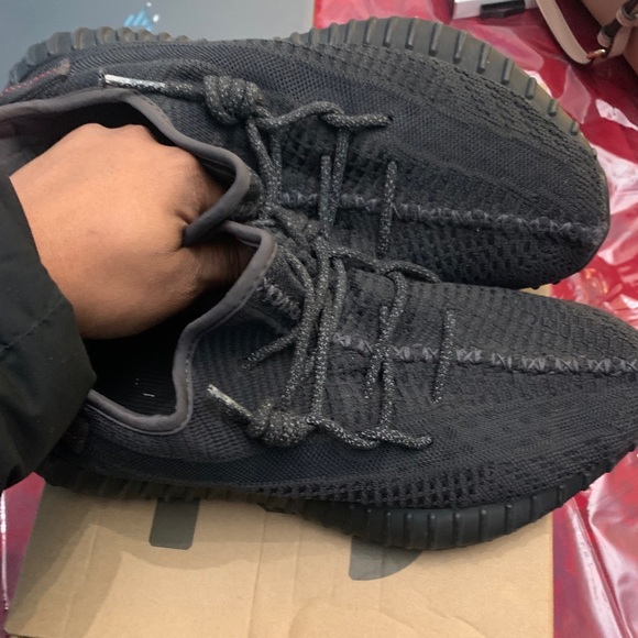 Yeezy 350 v2 main image 2